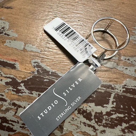 NWT- 925 Sterling silver ring Sz 7 with CZ accents. So dang cute & dainty!! - Picture 5 of 6